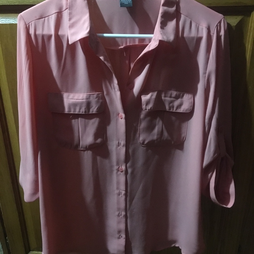 Suzy Shier pale pink blouse